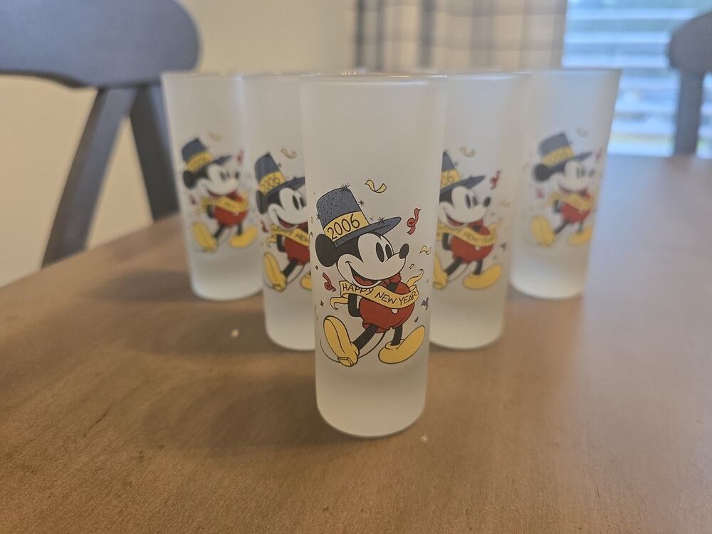 Walt Disney World Set Of 7 Frosted Shot Glasses Mickey Mouse Happy New Year